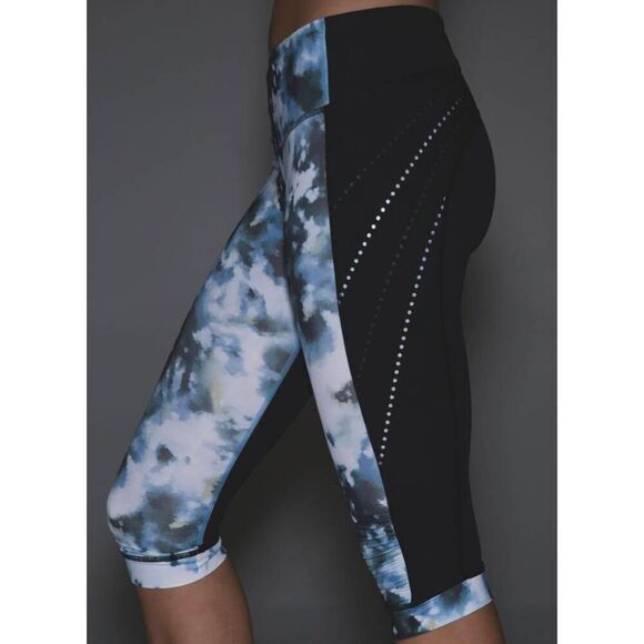 LULULEMON ATHLETICA Stop At Nothing Crop Size 6 - Picture 1 of 6